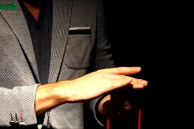 Nhà ảo thuật huyền thoại dạy ảo thuật tại Hà Nội.