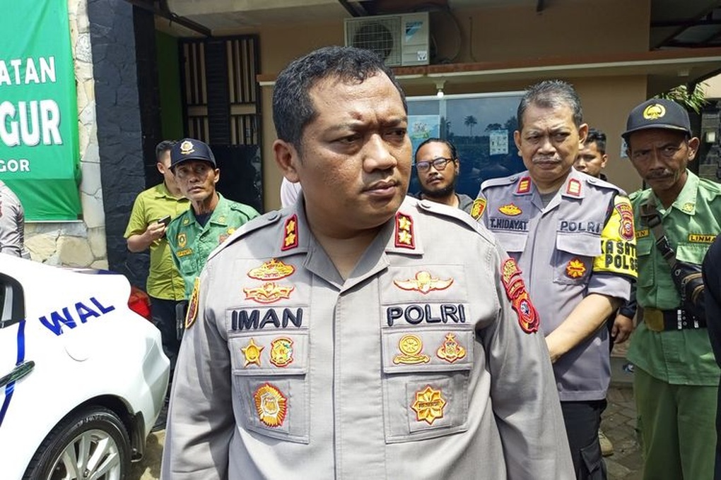 Màn kịch vụng về của người đàn ông Indonesia giả chết trong quan tài để trốn nợ - 2 Màn kịch vụng về của người đàn ông Indonesia giả chết trong quan tài để trốn nợ - 2