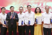 Phóng viên báo Dân trí đạt giải C Giải Báo chí Quảng Ninh