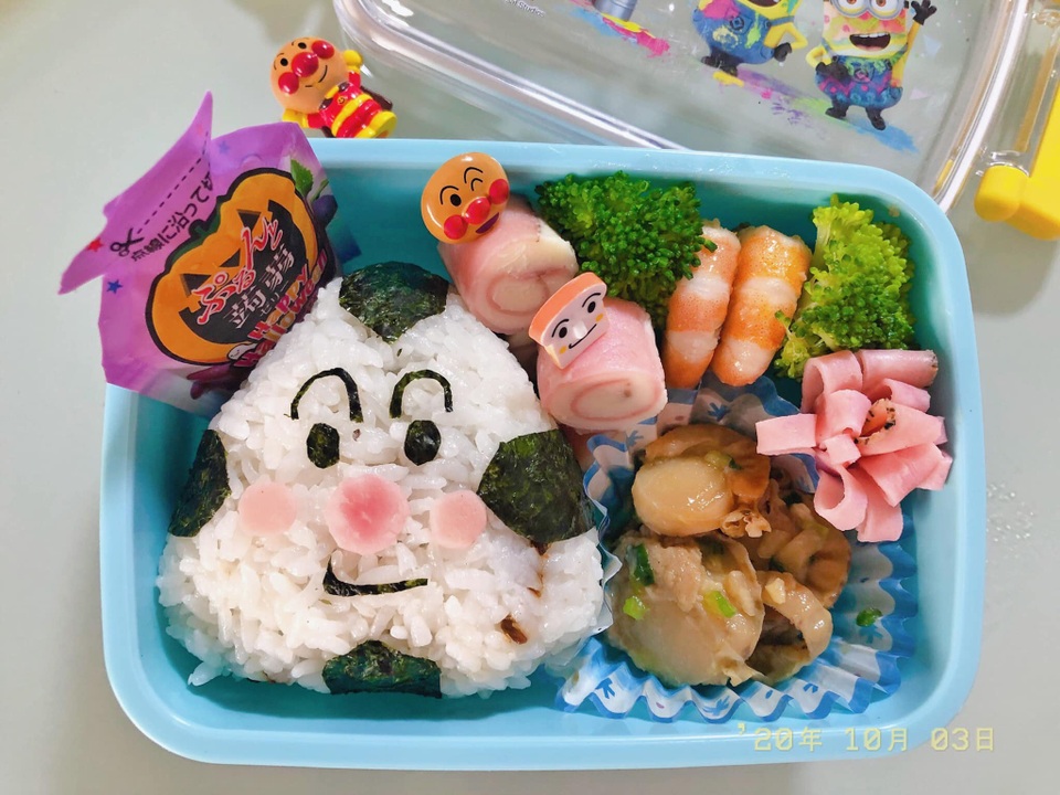 Tuyệt phẩm cơm bento đẹp không nỡ ăn của mẹ Việt ở Nhật làm cho con trai - 5 Tuyệt phẩm cơm bento đẹp không nỡ ăn của mẹ Việt ở Nhật làm cho con trai - 5
