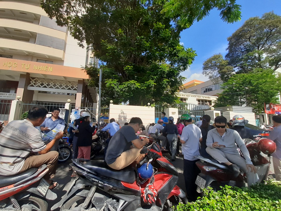 Đề Văn lớp 10 Phổ thông Năng khiếu bàn về nhà trí thức không biên giới - 1