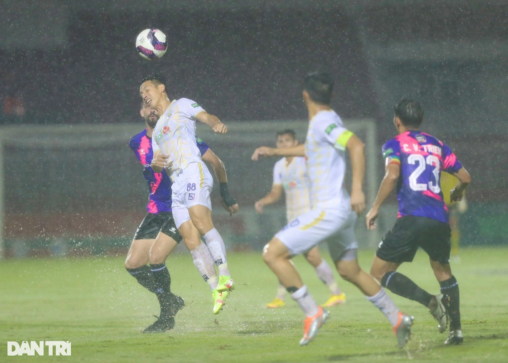 Văn Quyết ghi bàn giúp CLB Hà Nội thoát thua Sài Gòn FC - 6 Văn Quyết ghi bàn giúp CLB Hà Nội thoát thua Sài Gòn FC - 6