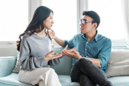 Từ khi mua ô tô, chồng tôi bị cả nhà vợ xa lánh