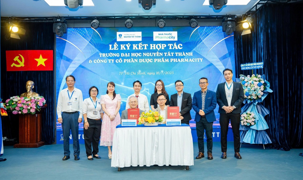 ឱសថស្ថានសហការជាមួយសាកលវិទ្យាល័យ Nguyen Tat Thanh បង្កើតឱកាសការងារសម្រាប់និស្សិត - ១ Pharmacity hợp tác Trường Đại học Nguyễn Tất Thành tạo cơ hội nghề nghiệp cho sinh viên - 1