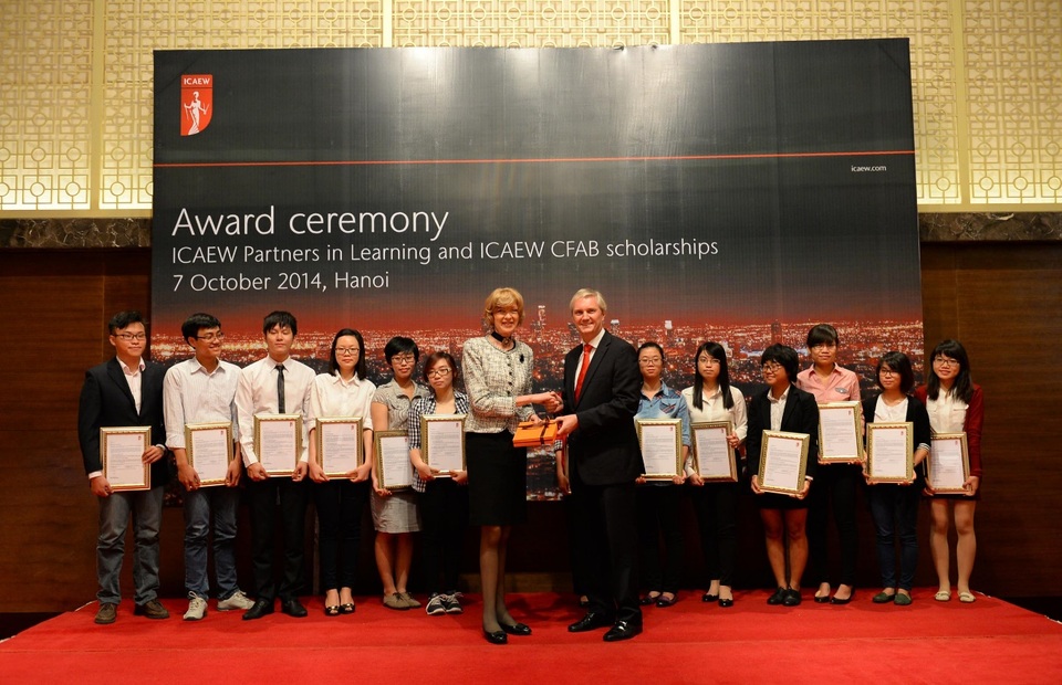 ICAEW Chartered Accountant đầu tiên tại Việt Nam, Mai Hồng Nhung: “Lựa chọn dễ không dành cho những người muốn khác biệt!” - 2 ICAEW Chartered Accountant đầu tiên tại Việt Nam, Mai Hồng Nhung: “Lựa chọn dễ không dành cho những người muốn khác biệt!” - 2
