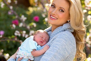 Người mẫu Playboy khoe con gái cưng