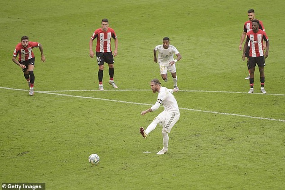 Ramos ghi bàn, Real Madrid bỏ xa Barcelona đến 7 điểm - 7 Ramos ghi bàn, Real Madrid bỏ xa Barcelona đến 7 điểm - 7