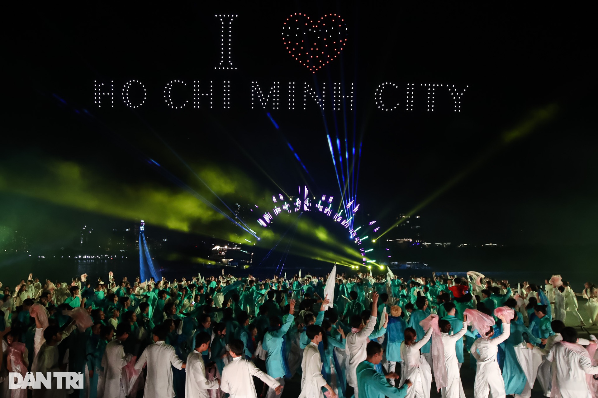 Ấn tượng đêm diễn Dòng sông kể chuyện tại Lễ hội sông nước TPHCM - 13 Ấn tượng đêm diễn Dòng sông kể chuyện tại Lễ hội sông nước TPHCM - 13