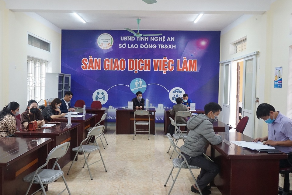 Thị trường việc làm đầu năm: Doanh nghiệp cần, người lao động không vội - 1 Thị trường việc làm đầu năm: Doanh nghiệp cần, người lao động không vội - 1