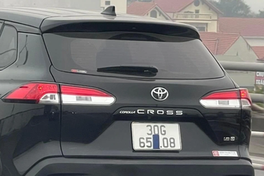 Hà Nội: Tài xế ô tô dán băng dính đen vào biển số hòng "né" phạt