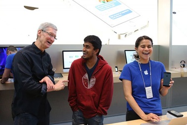 Cổ phiếu Apple vượt mức cao kỷ lục trong lịch sử