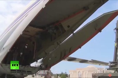Video vận tải cơ IL-76 thả hàng cứu trợ nhân đạo cho người dân Syria