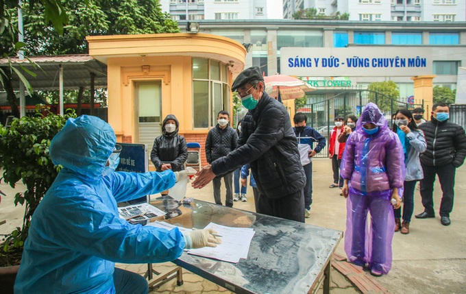 Hà Nội triển khai công tác phòng, chống dịch tại những điểm tiêm phòng Covid-19.