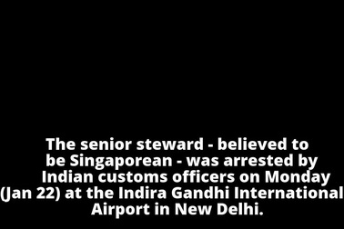 Tiếp viên hàng không bị bắt vì tội buôn lậu vàng