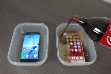 So sánh iPhone và Galaxy S7 Edge qua màn "tra tấn" cùng Coca-Cola