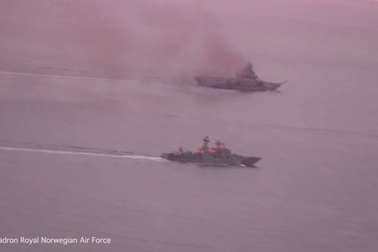 Anh gọi viện binh khi tàu chiến Nga qua eo biển Manche