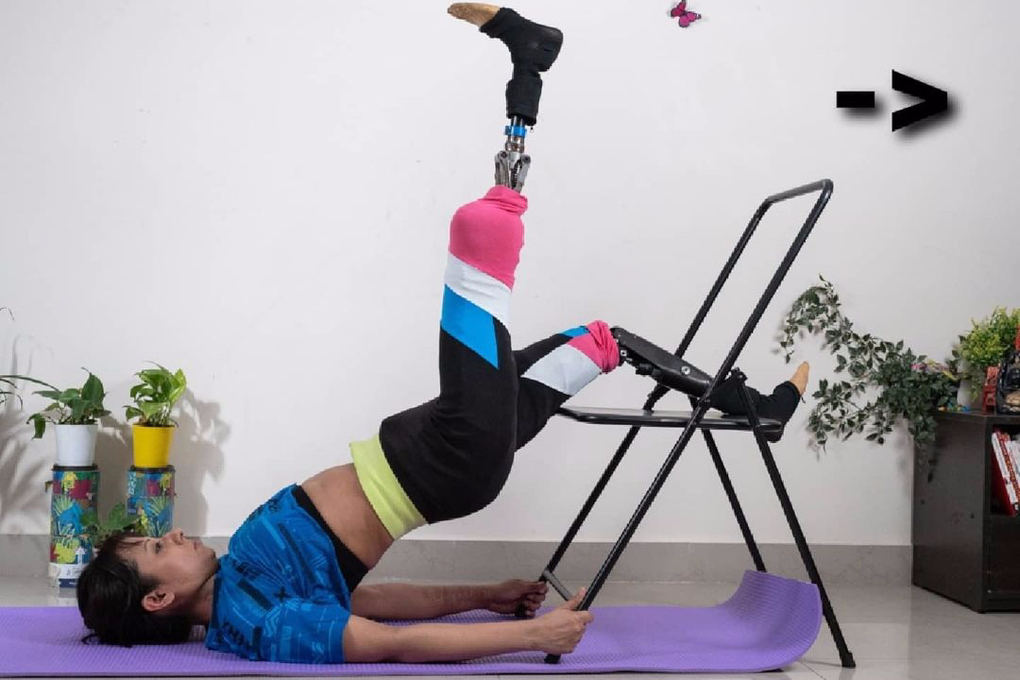Nghị lực phi thường của nữ huấn luyện viên yoga không chân - 5 Nghị lực phi thường của nữ huấn luyện viên yoga không chân - 5