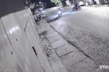 Xôn xao clip nhóm người trộm chó tấn công dân quân tự vệ