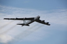 B-52 của Mỹ bay gần đảo nhân tạo Trung Quốc xây trái phép ở Biển Đông