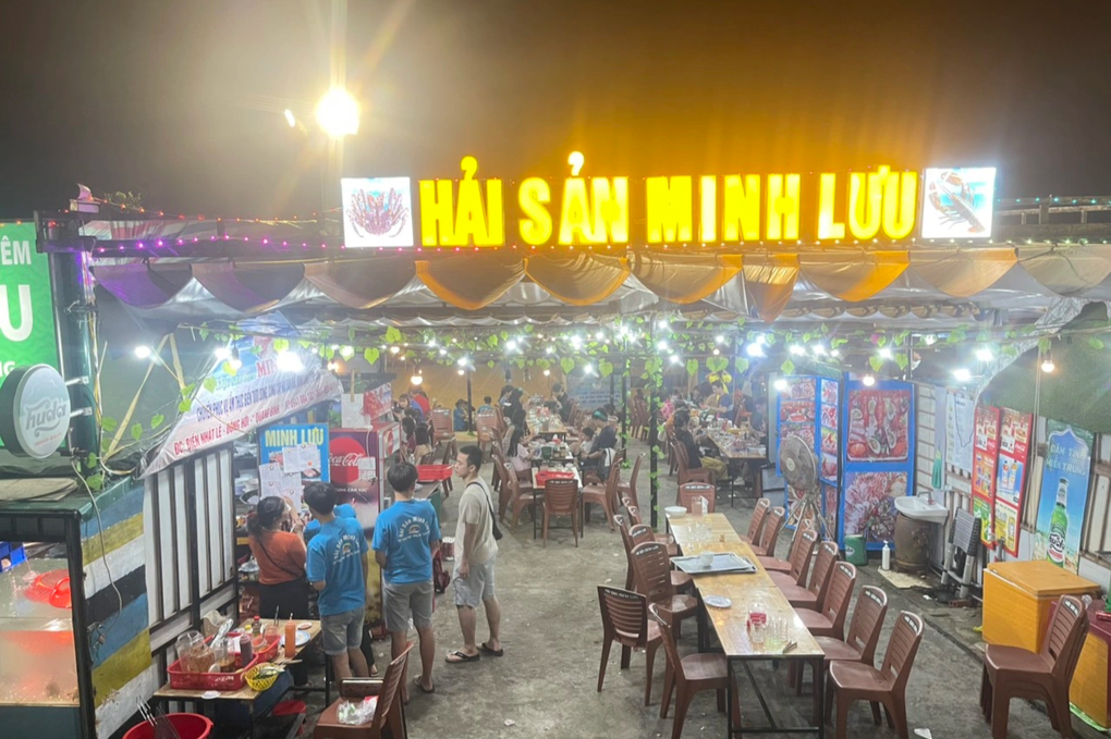 Đoàn du khách đến từ Hà Nội ăn hải sản hết 2,6 triệu đồng quên trả tiền - 1 Đoàn du khách đến từ Hà Nội ăn hải sản hết 2,6 triệu đồng quên trả tiền - 1