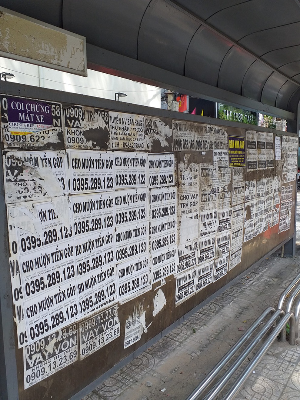 Trạm xe buýt xấu xí - 1