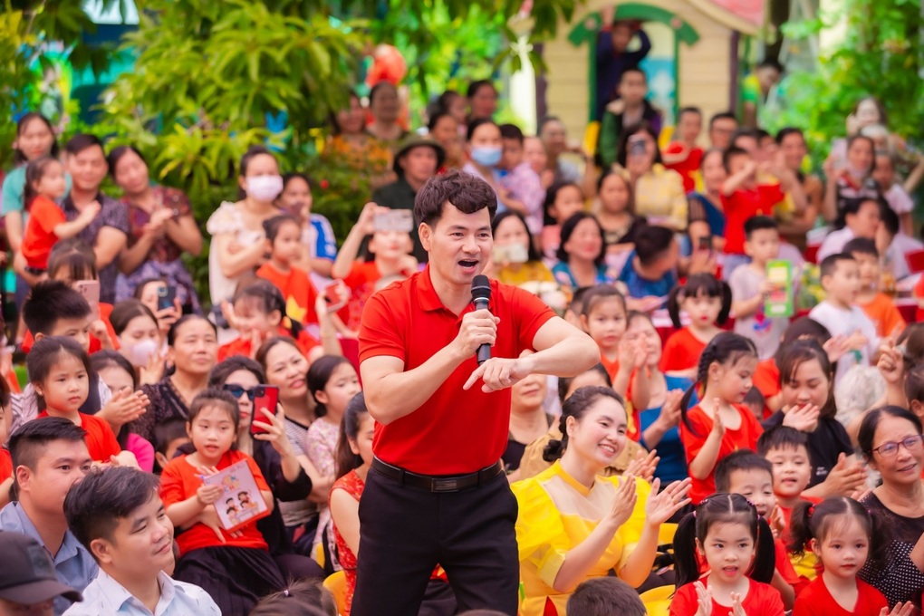 Chương trình Sinh con, sinh cha mang kiến thức đến hàng trăm gia đình Thanh Hóa - 2 Chương trình Sinh con, sinh cha mang kiến thức đến hàng trăm gia đình Thanh Hóa - 2