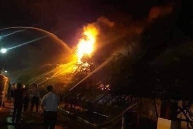 Cháy dữ dội tại công ty giày da Đỉnh Vàng