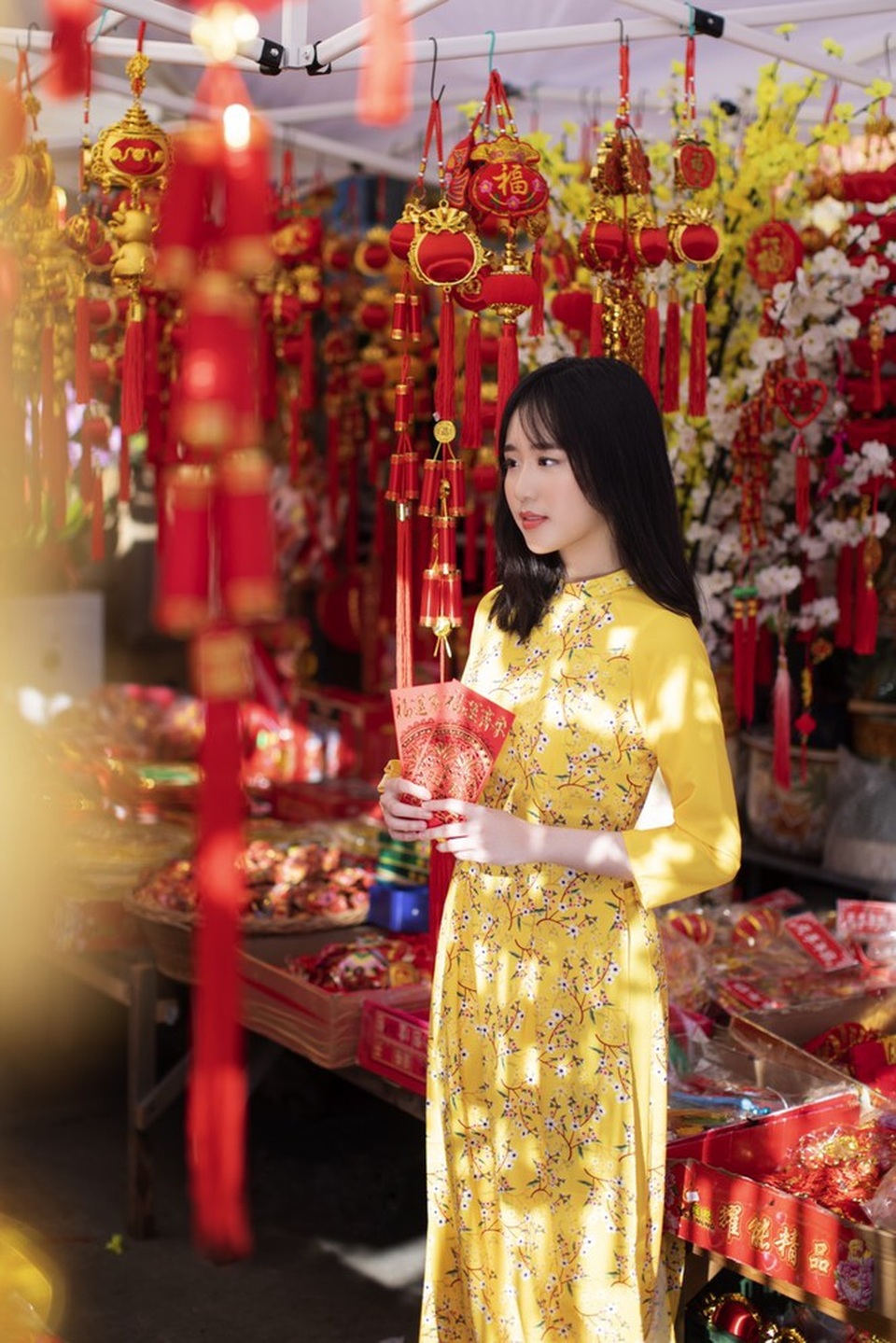 Rực rỡ sắc vàng với bộ ảnh áo dài đón Tết của du học sinh tại Mỹ - 10 Rực rỡ sắc vàng với bộ ảnh áo dài đón Tết của du học sinh tại Mỹ - 10