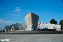 Ngắm tượng đài "Con tàu tập kết ra Bắc" sắp hoàn thiện