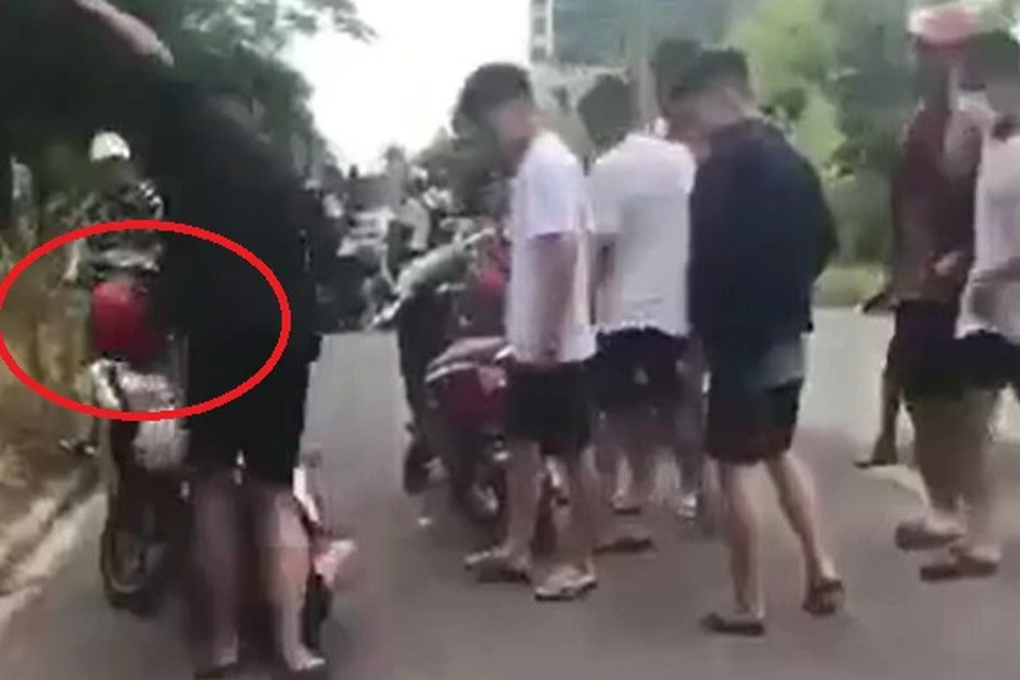 Công an triệu tập 7 người đánh nam sinh lớp 8 - 1 Công an triệu tập 7 người đánh nam sinh lớp 8 - 1