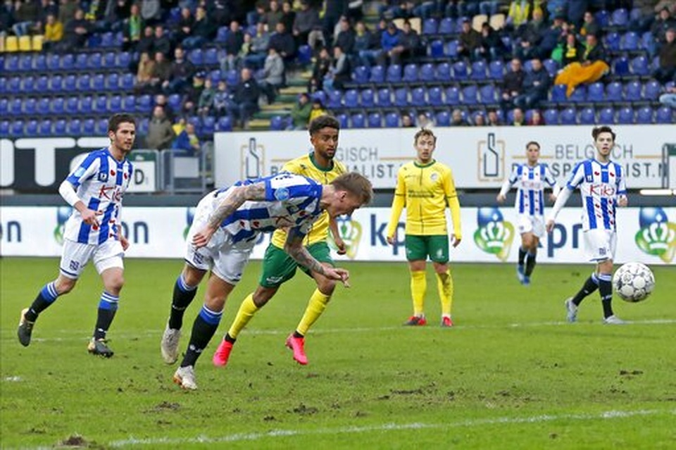 Văn Hậu dự bị trong ngày Heerenveen nếm trái đắng - 1 Văn Hậu dự bị trong ngày Heerenveen nếm trái đắng - 1