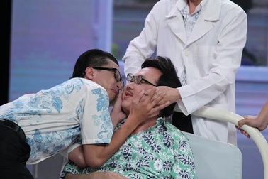 Hoài Linh ép Chí Tài hôn Hứa Minh Đạt