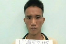 Tên trộm xô ngã bà lão chủ nhà, tẩu thoát cùng 5 chỉ vàng