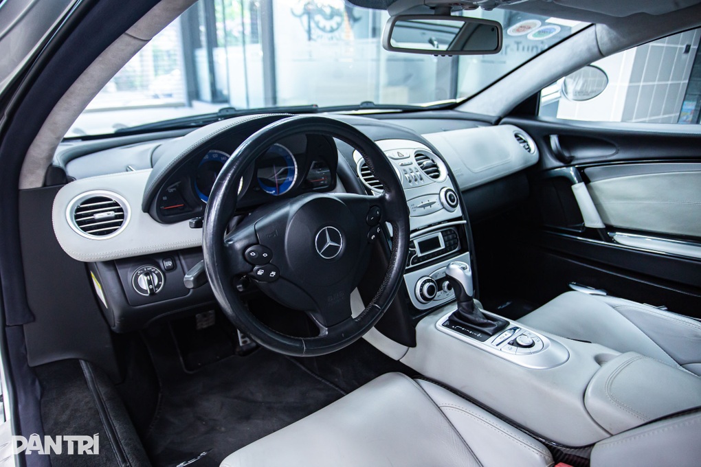 Cận cảnh mũi tên bạc Mercedes-Benz SLR McLaren độc nhất Việt Nam - 9
