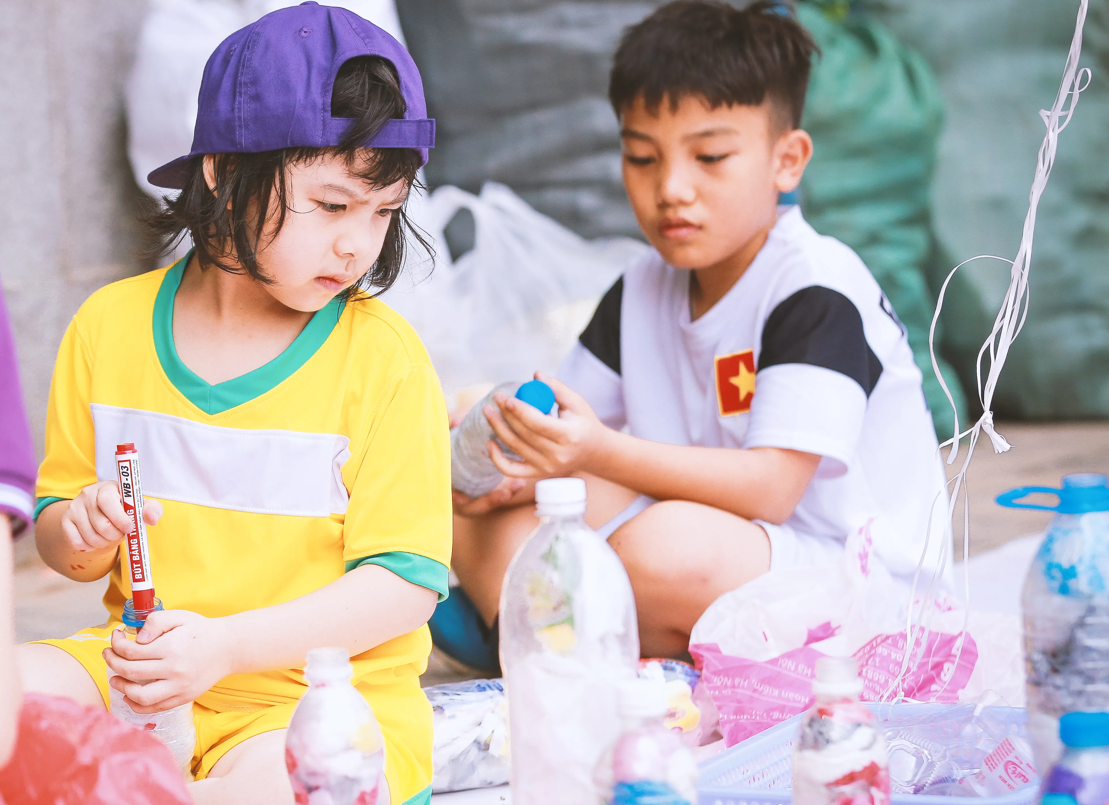 Từ “lễ khai giảng không bóng bay”: Trường học hạn chế bọc vở bằng nilon