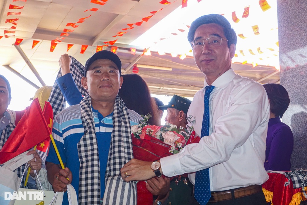 Thời khắc đặc biệt khi đôi tàu Thống nhất gặp nhau tại Đà Nẵng đúng 30/4 - 2 Thời khắc đặc biệt khi đôi tàu Thống nhất gặp nhau tại Đà Nẵng đúng 30/4 - 2