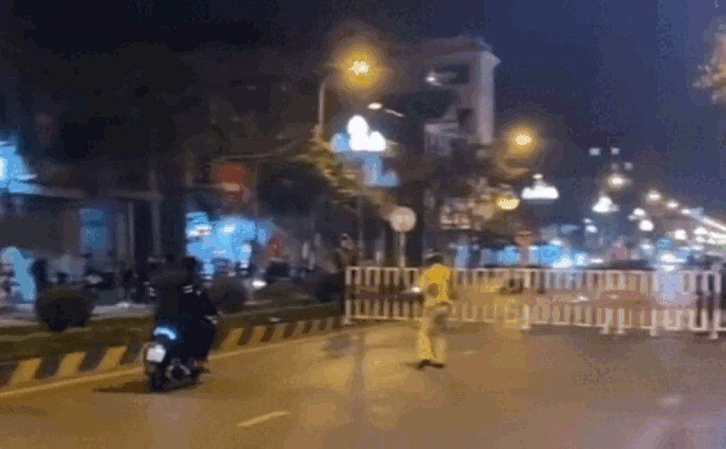 Điểm tuần: Những hành vi phản cảm ở nơi công cộng - 2 Điểm tuần: Những hành vi phản cảm ở nơi công cộng - 2