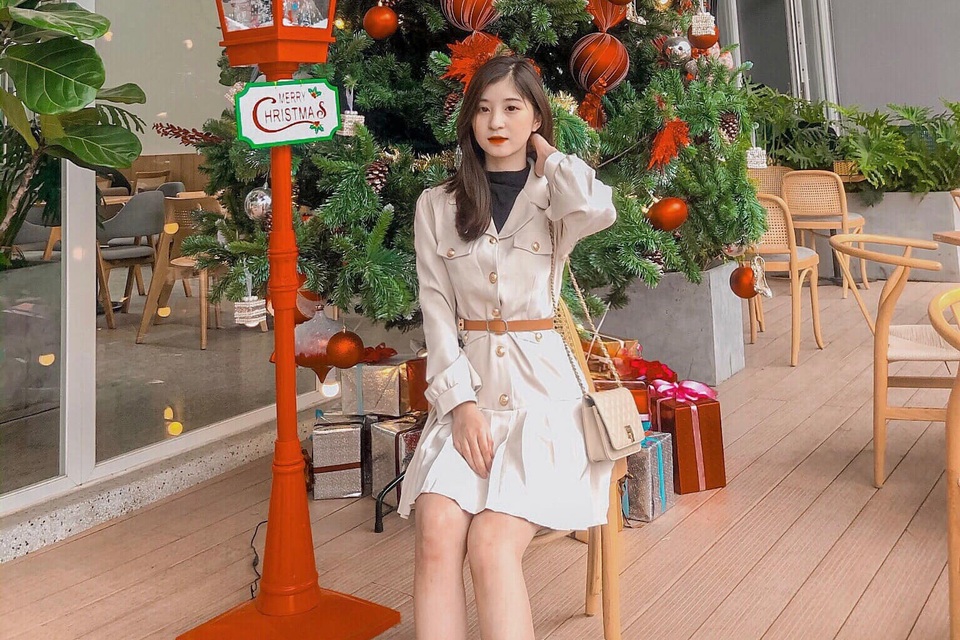 Thêm một hot girl thẩm phán xinh đẹp khiến dân mạng xao xuyến - 4 Thêm một hot girl thẩm phán xinh đẹp khiến dân mạng xao xuyến - 4