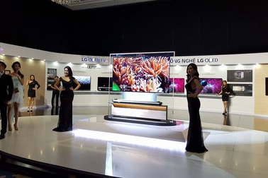 TV OLED siêu mỏng về VN với giá 650 triệu đồng