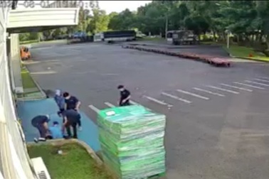 Hai công nhân thi chạy trong giờ giải lao, một người tử vong