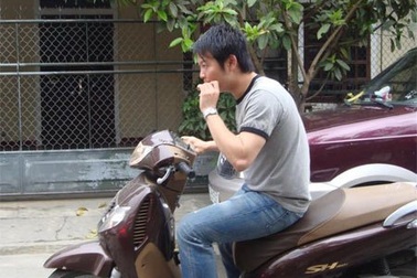 Sao bóng đá nội sớm tàn vì sinh hoạt kém