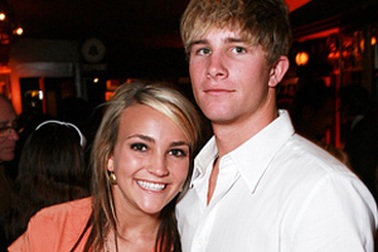 “Bồ” Jamie Lynn Spears bị tai nạn ô tô