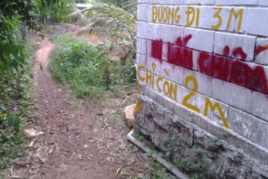 Doanh nghiệp “cướp” đường công cộng: Chính quyền bất lực?