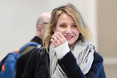 Cameron Diaz đính hôn với bồ trẻ