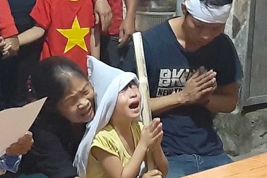 Vụ 5 người Việt tử nạn ở Thái Lan: Sao mẹ con chưa về?!