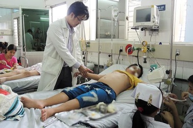 Bệnh nhi mắc sốt xuất huyết tăng vọt: Phụ huynh không nên lơ là