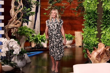 Chelsea Handler duyên dáng trên truyền hình