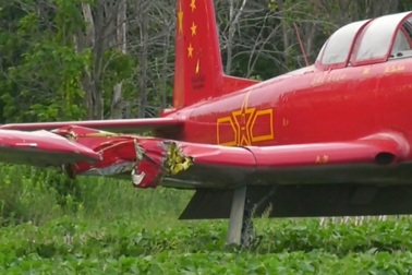 Máy bay đâm chết người phụ nữ đang cắt cỏ ở Canada