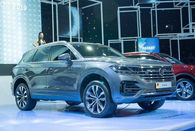 Đề xuất xử phạt với vụ xe Volkswagen gần 4 tỷ có 'đường lưỡi bò' - Ảnh 1.