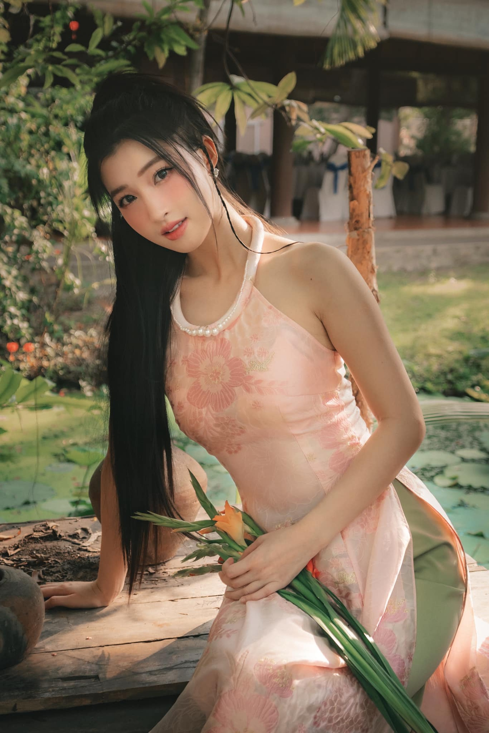 Á hậu Phương Nhi ưa chuộng áo dài nền nã, chuẩn phụ nữ Việt - 2 Á hậu Phương Nhi ưa chuộng áo dài nền nã, chuẩn phụ nữ Việt - 2